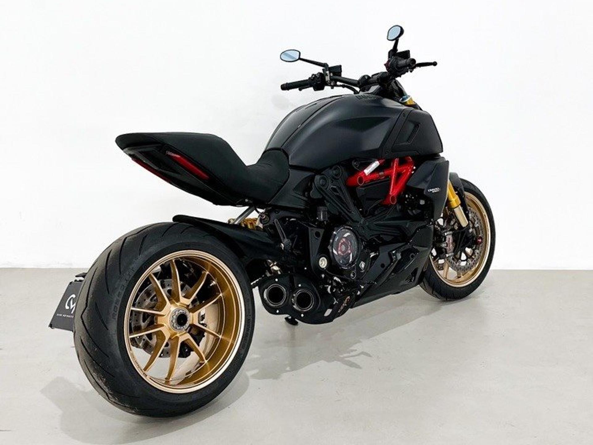 DUCATI - Diavel