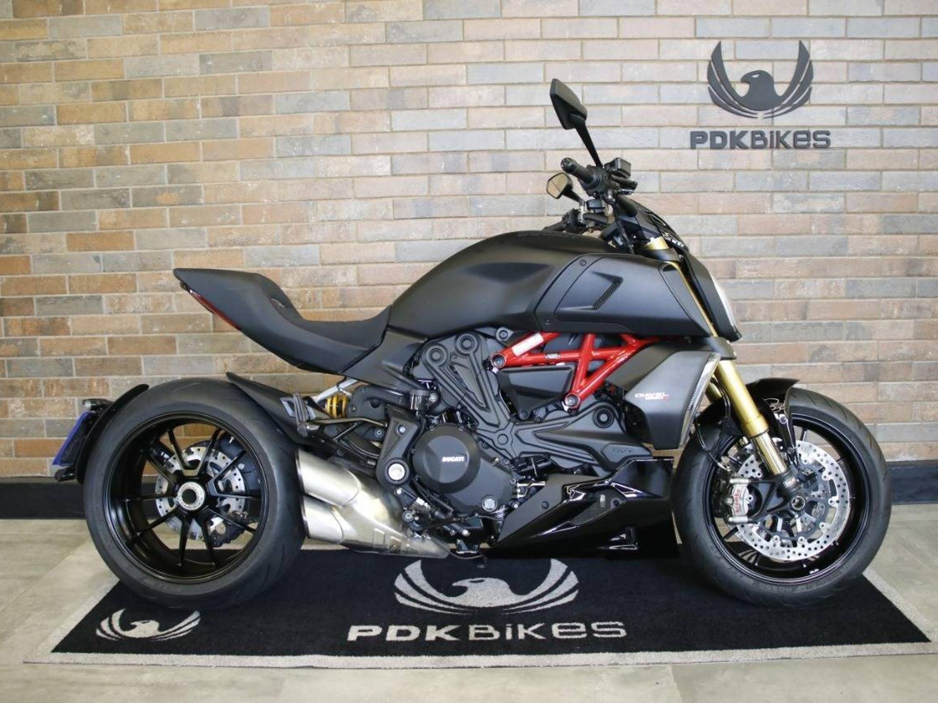 DUCATI - Diavel