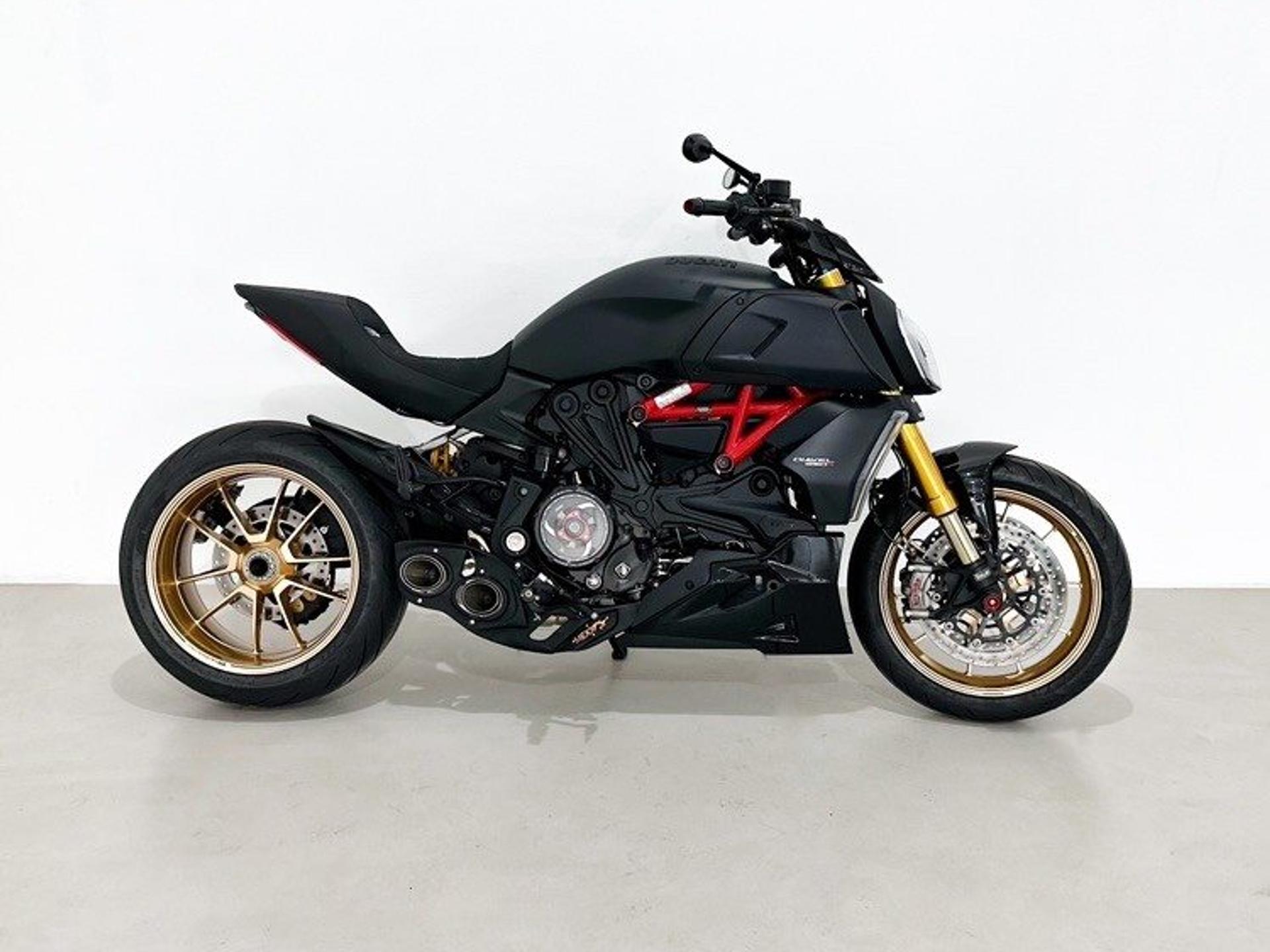 DUCATI - Streetfighter