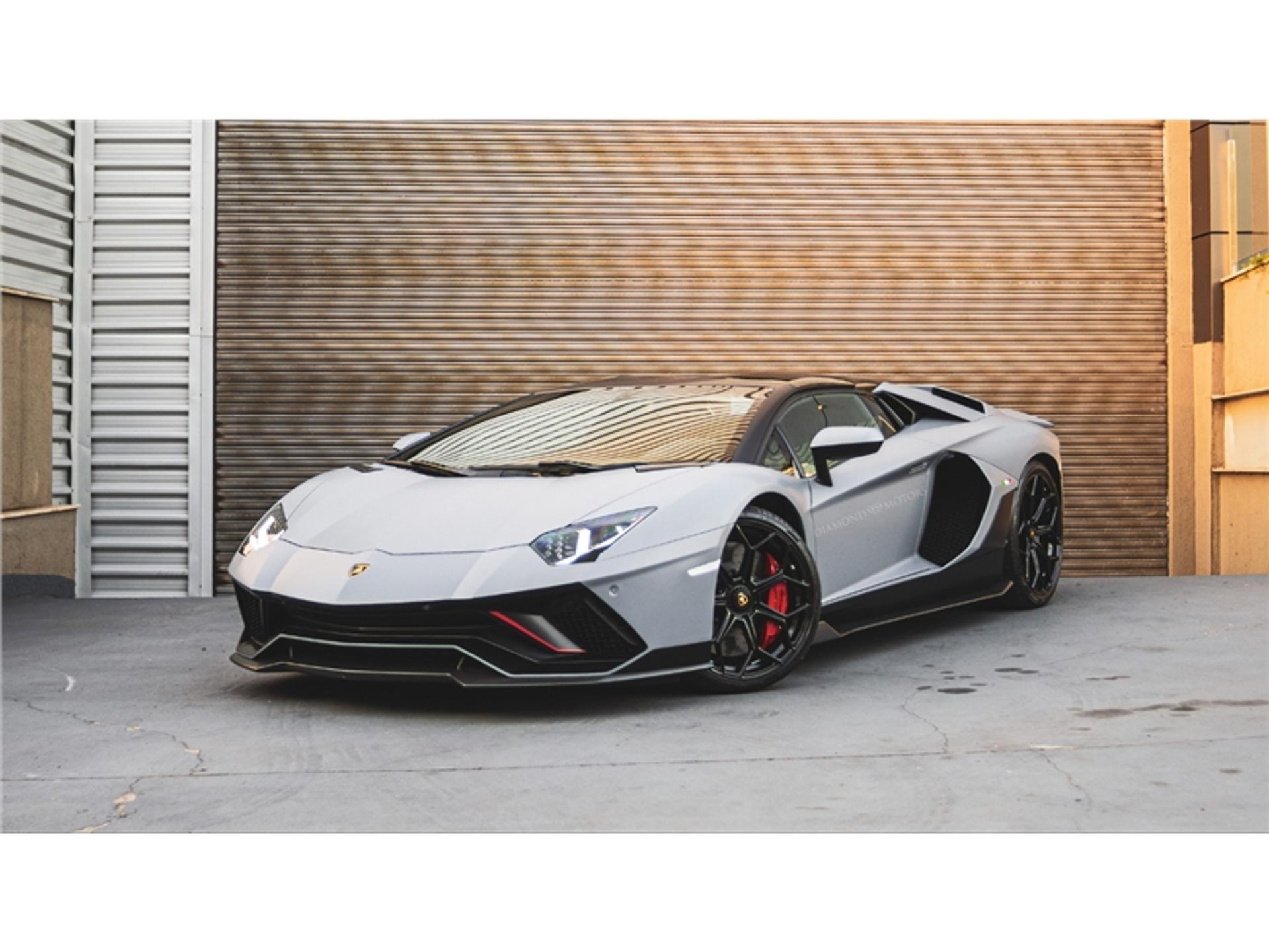 LAMBORGHINI - Aventador