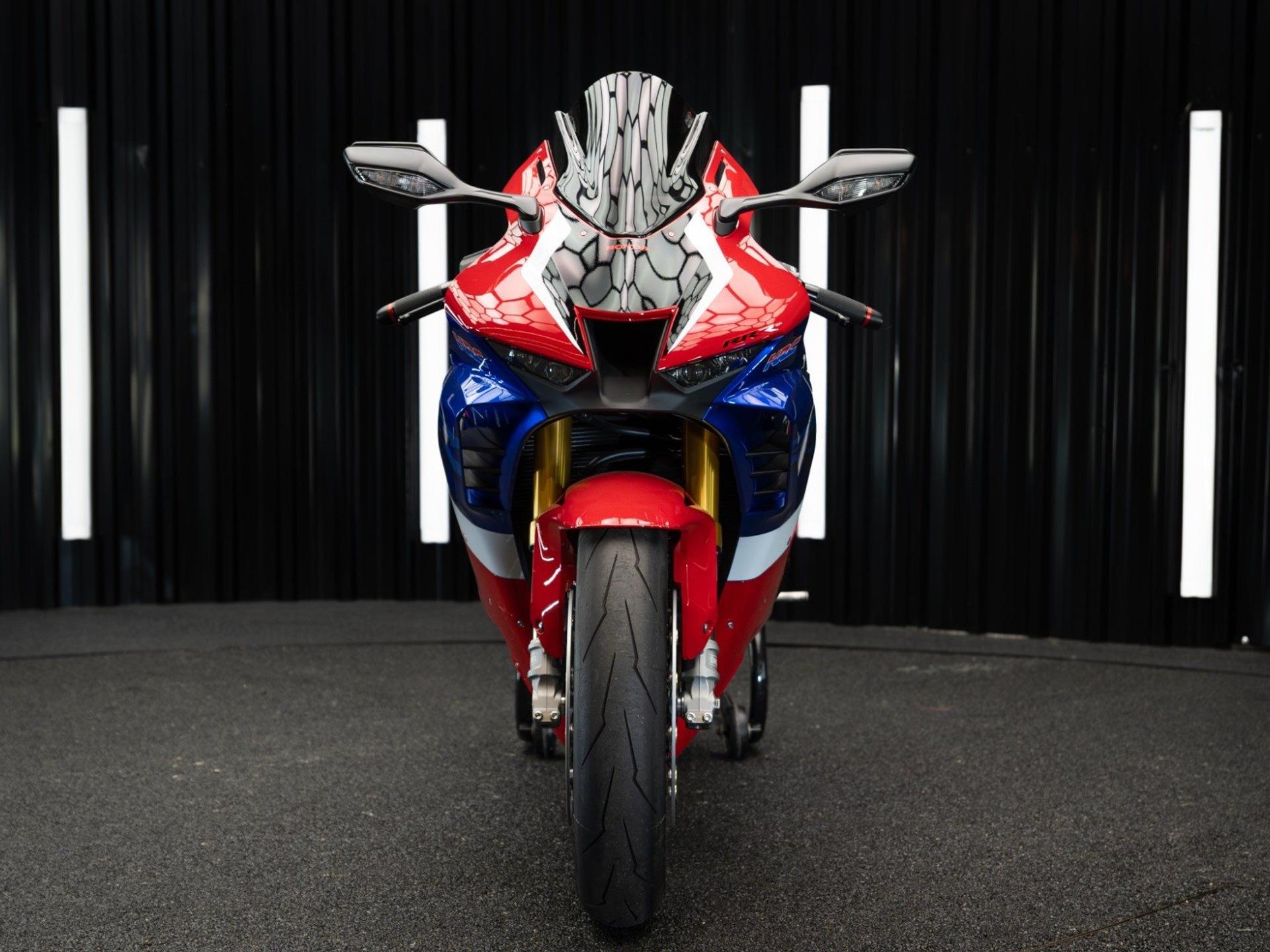 BMW - S 1000 RR