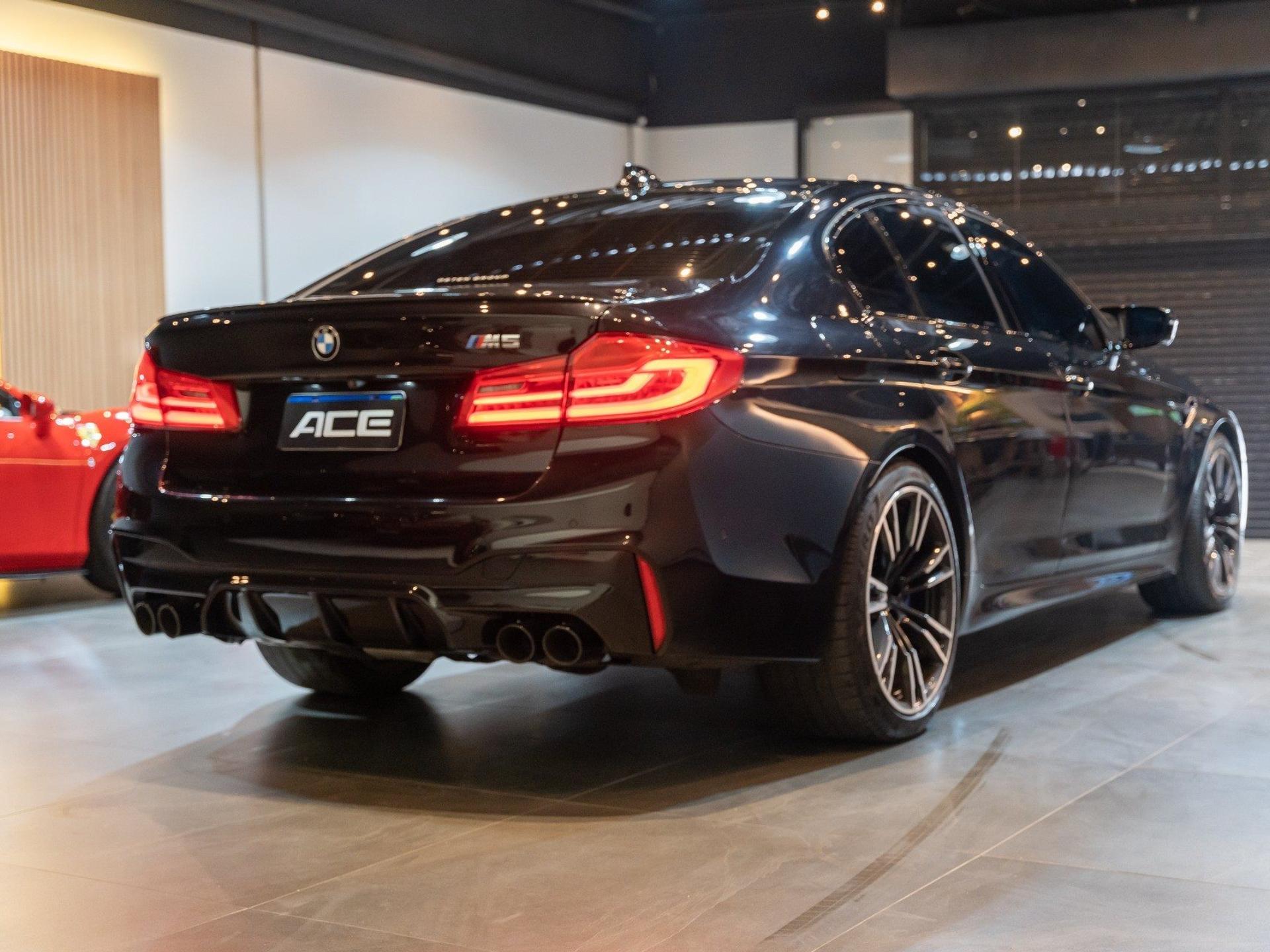 BMW - M5