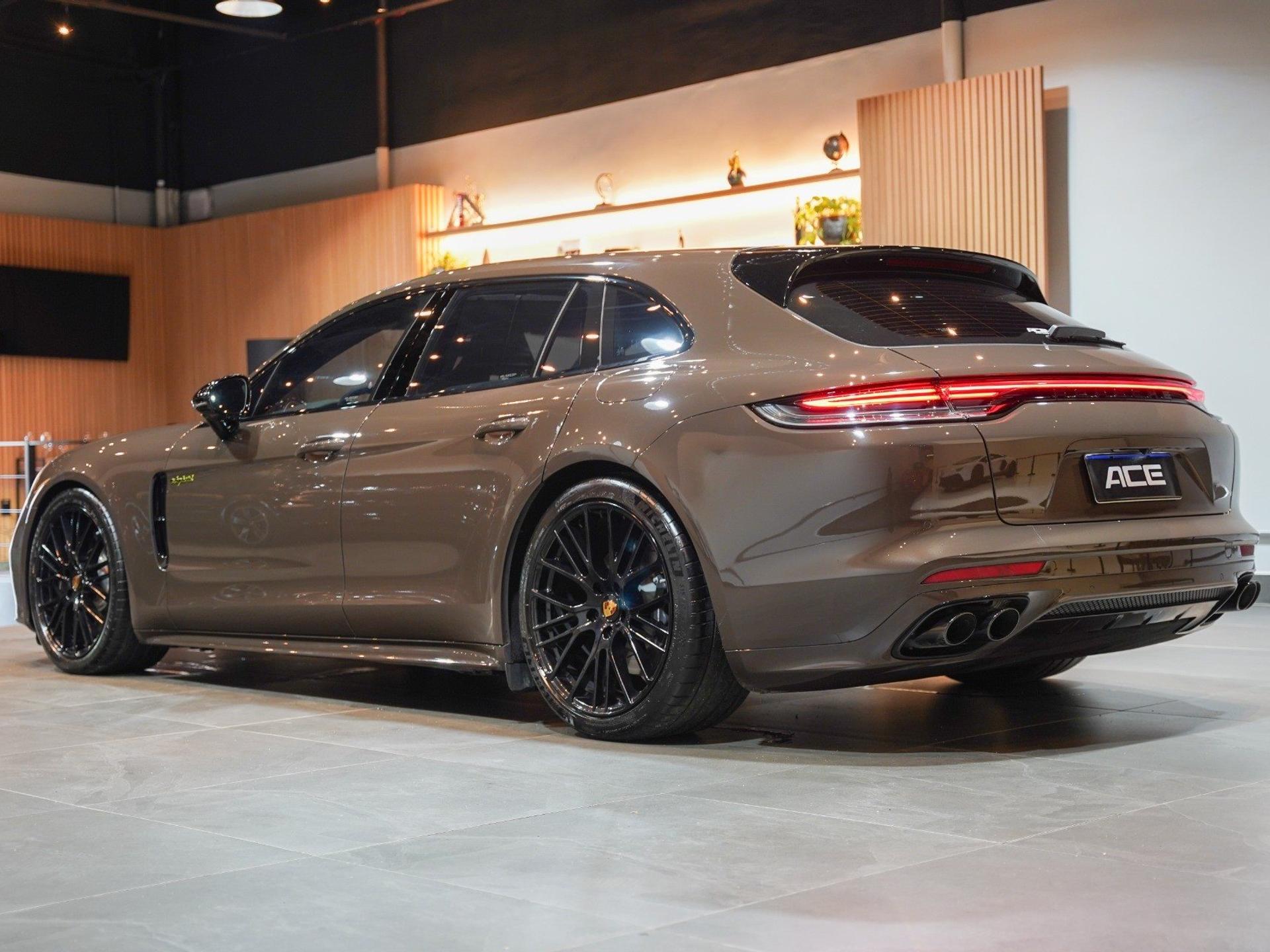 PORSCHE - Panamera