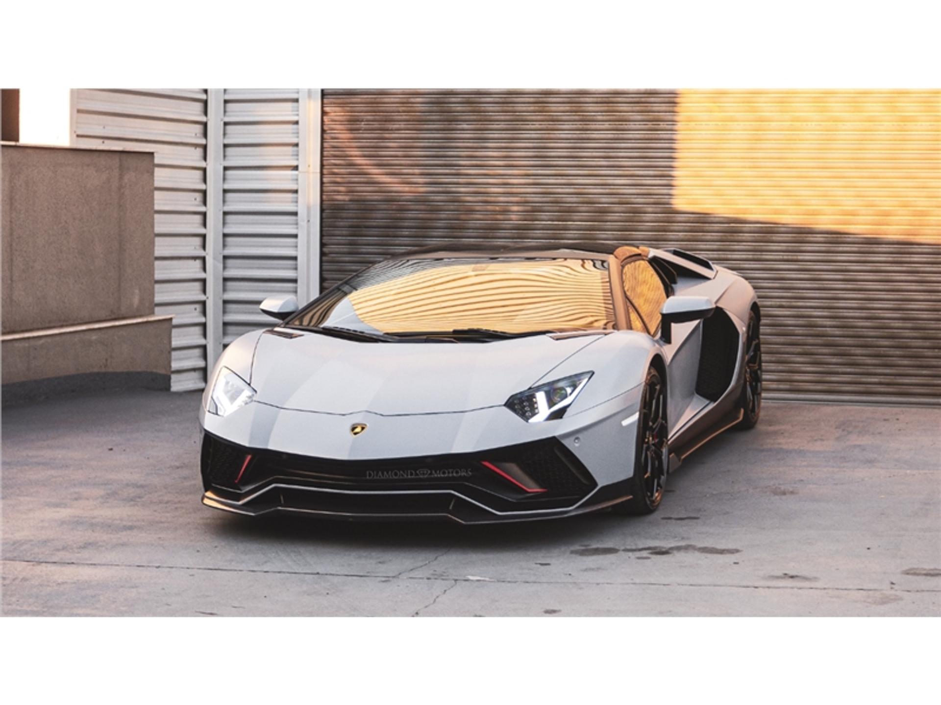 LAMBORGHINI - Aventador